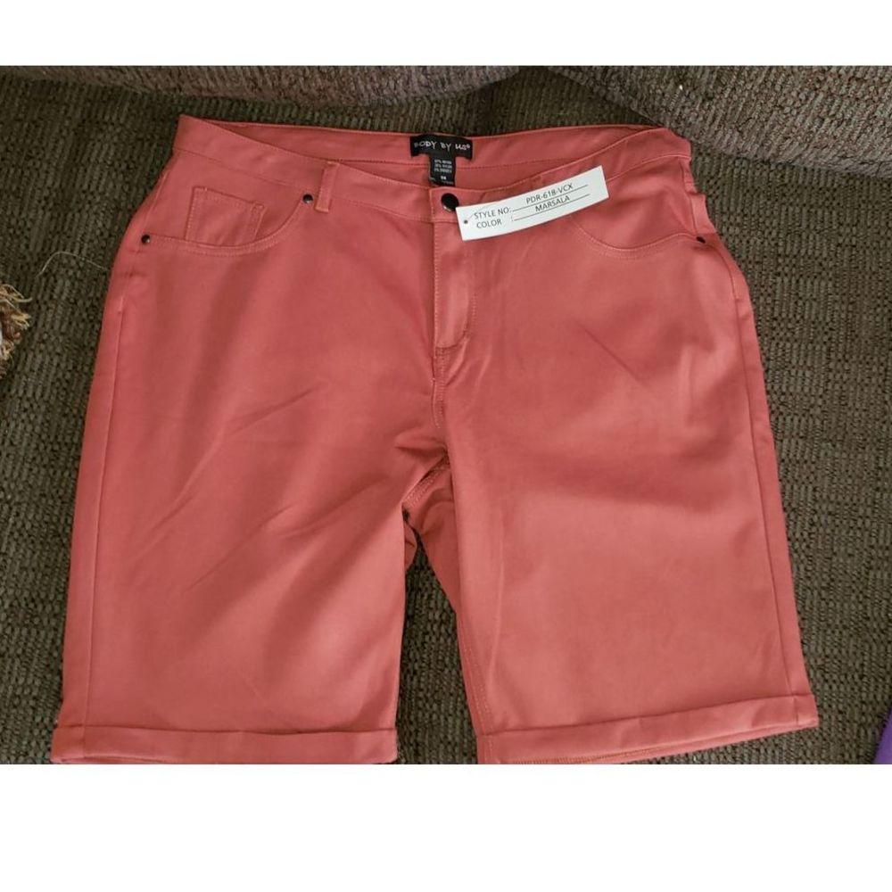 BODY BY US women's shorts sz3X NWT